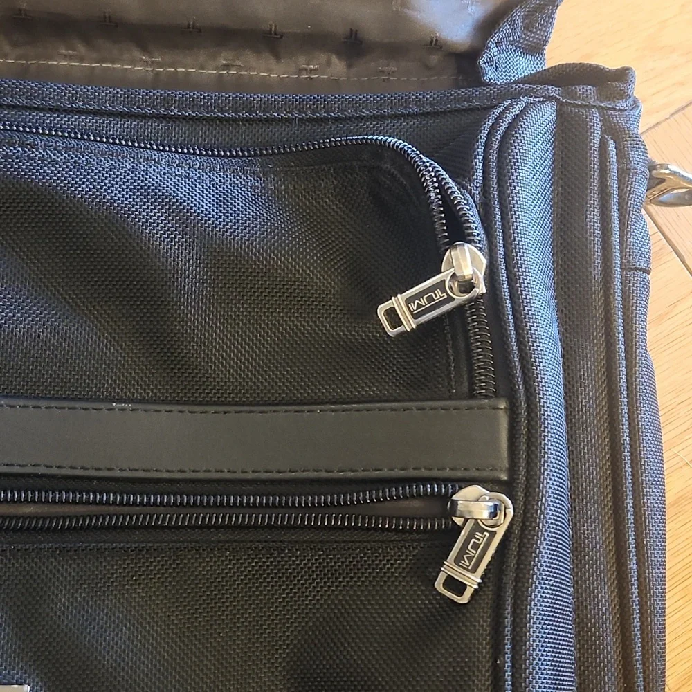 Tumi Expandable Briefcase Messenger Travel Pilot Laptop Bag Nylon Black!